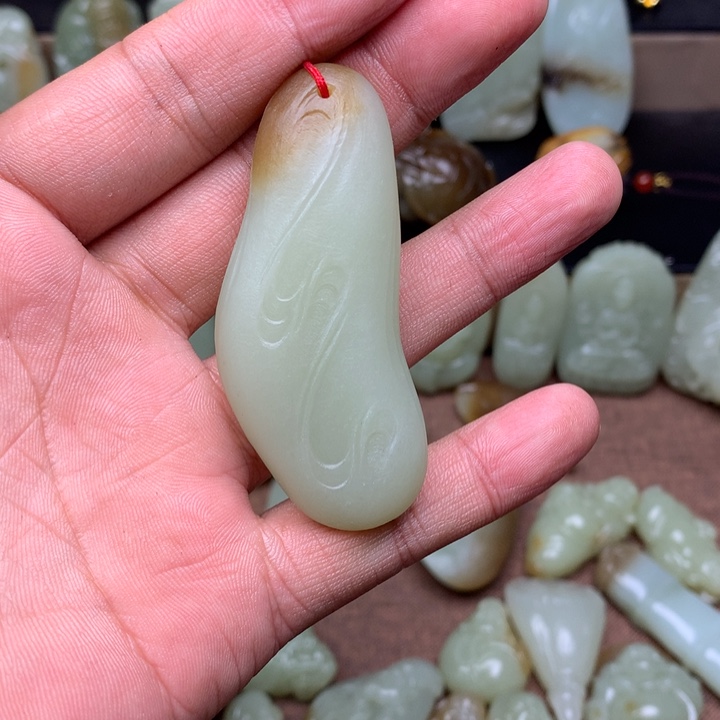 汉***宝和田玉（糖玉）未镶嵌颈饰