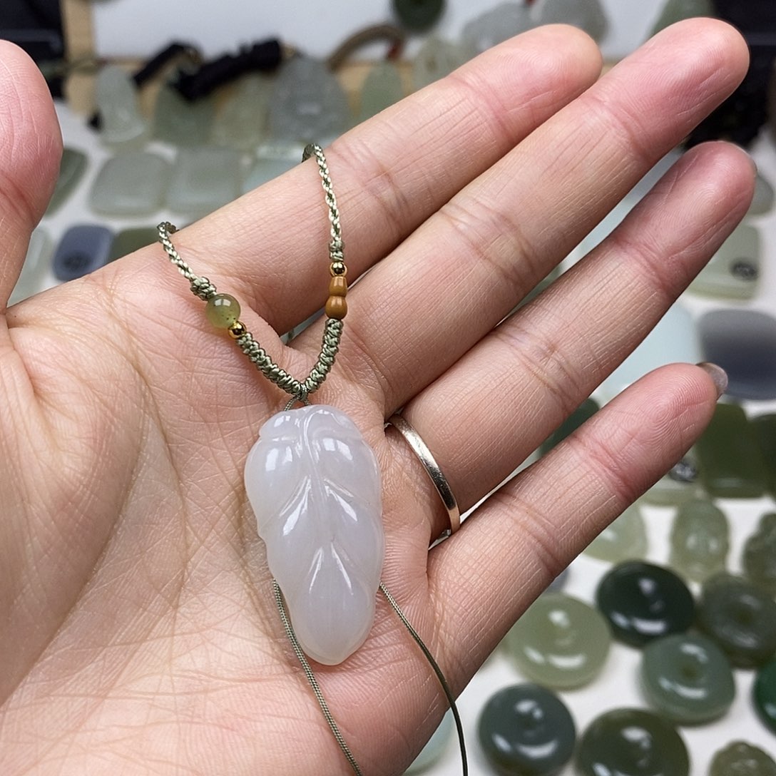 和田玉未镶嵌颈饰孤品叶子