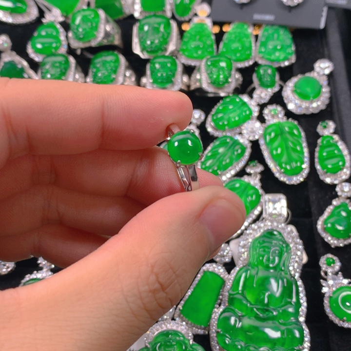 翡翠颈饰银S925镶嵌蛋面