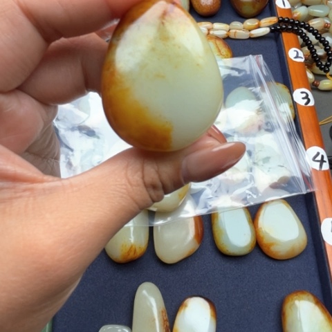 和田玉颈饰未镶嵌静****风