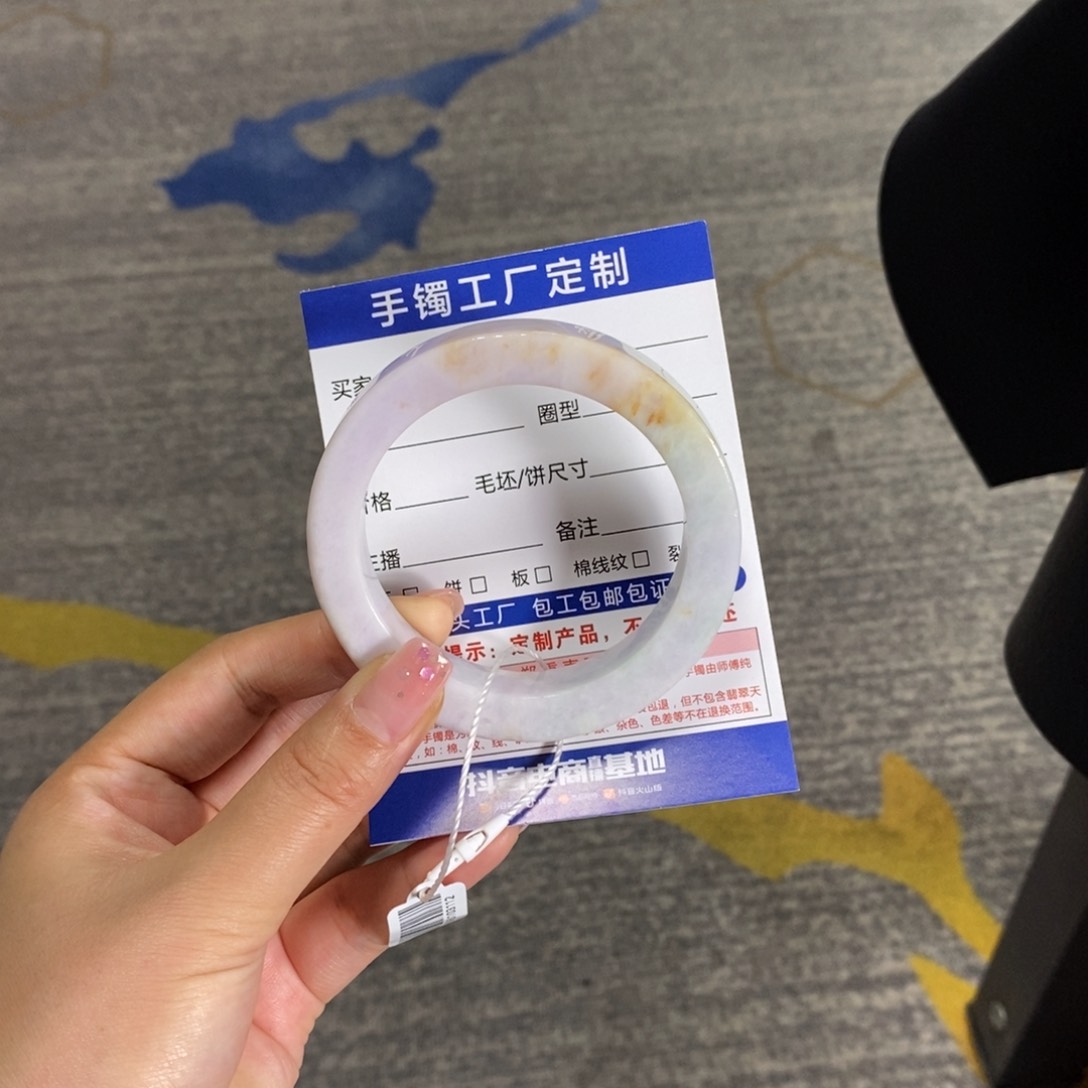 未镶嵌粉底定制翡翠玉*?