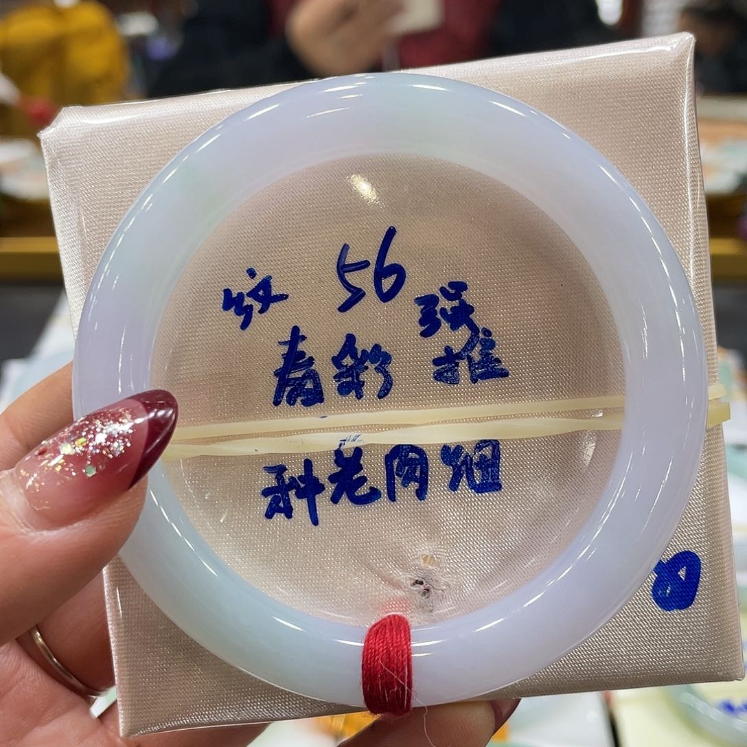 翡翠手镯未镶嵌翡翠手镯