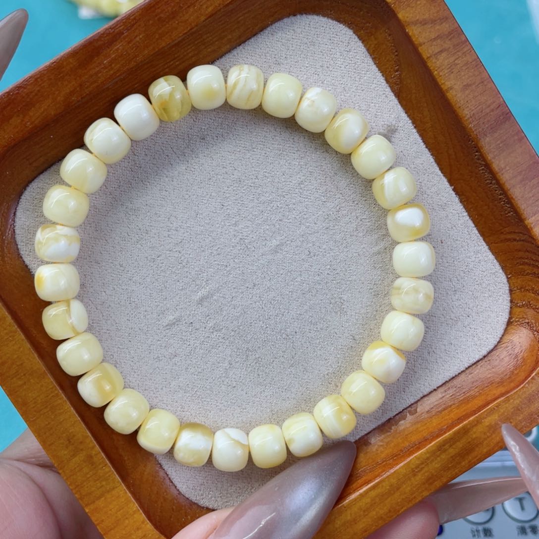 蜜蜡裸石未镶嵌蜜蜡