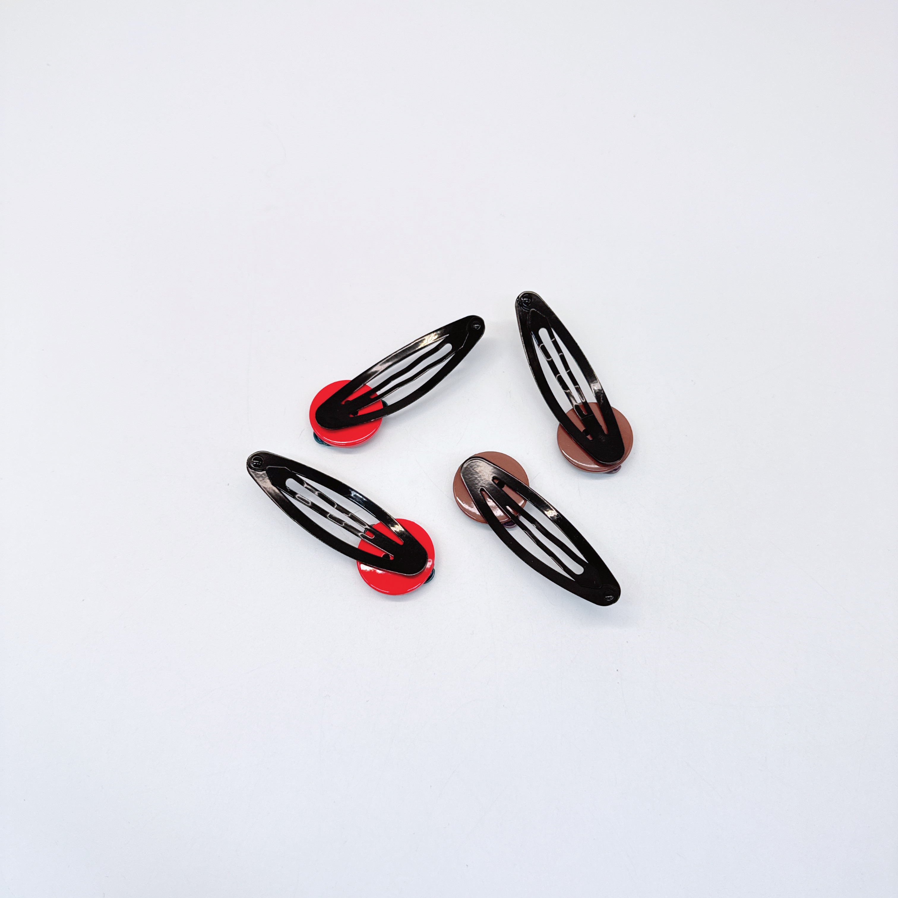 Mi33 圆牌字母镂空底BB夹 Y25056Q4-1