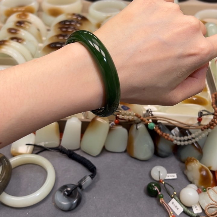 和田玉（碧玉）未镶嵌手镯俄碧贵妃镯