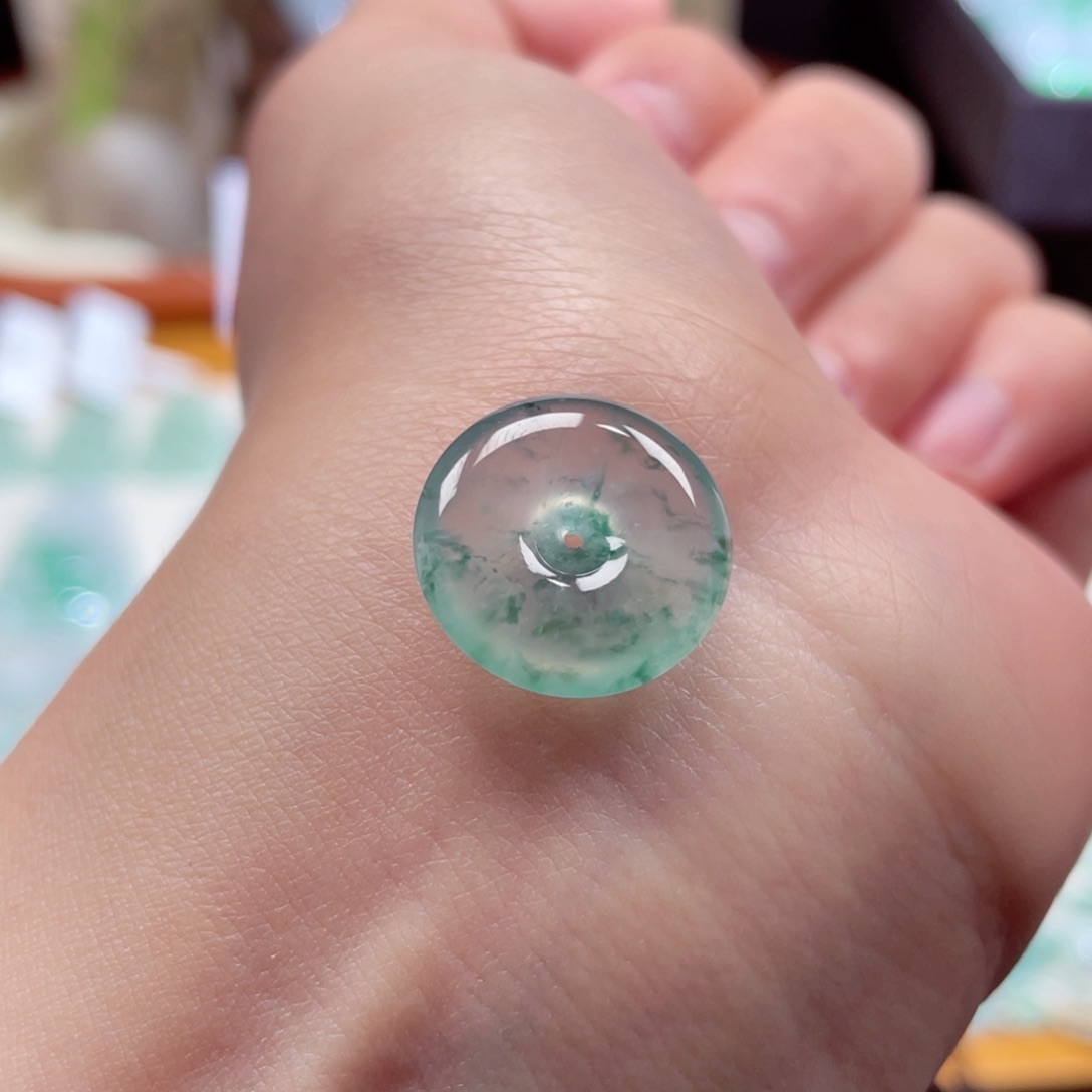 翡翠颈饰未镶嵌扣子