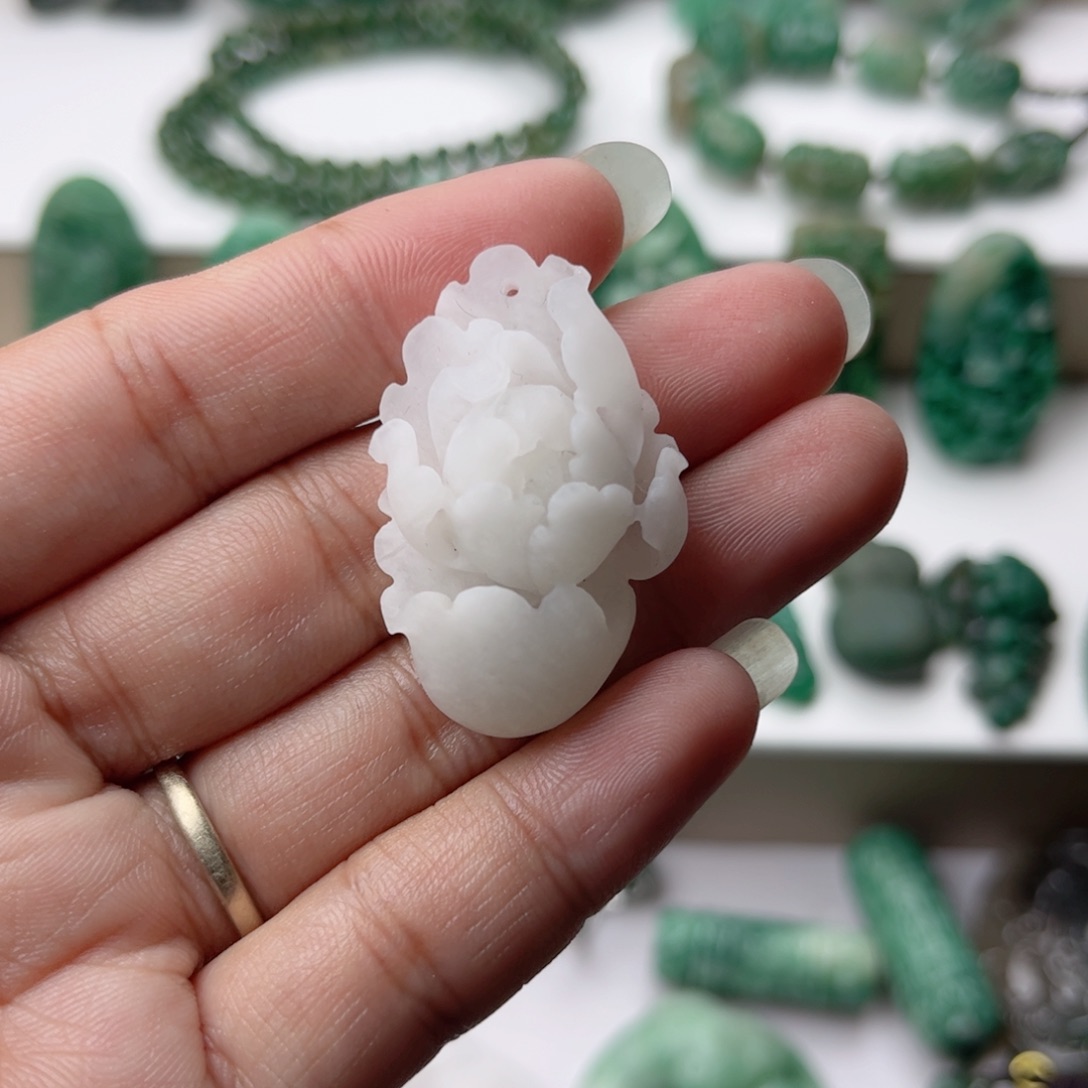 独山玉未镶嵌挂件