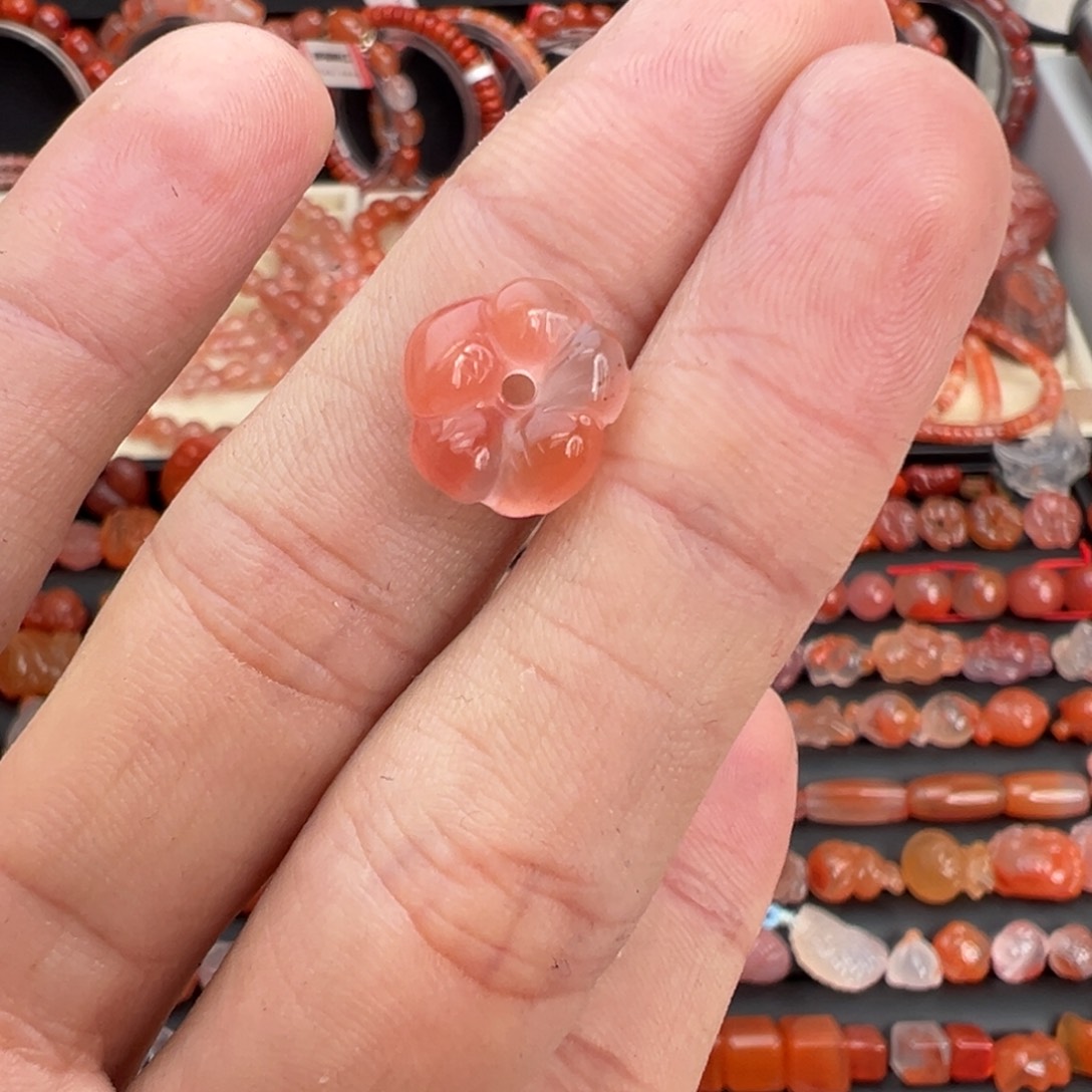 南红玛瑙未镶嵌颈饰五瓣花