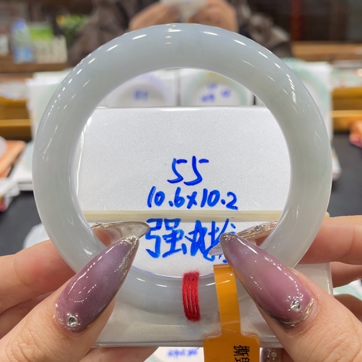 翡翠手镯未镶嵌翡翠