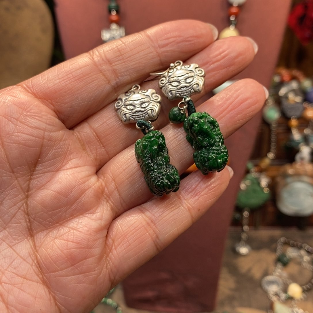 翡翠吊坠(赠链)未镶嵌