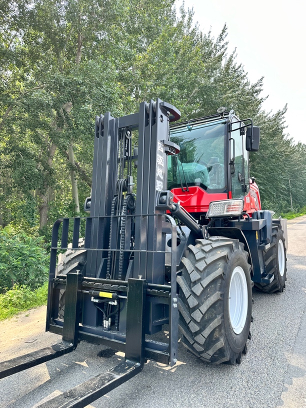 大五吨多功能四驱越野叉车内燃一体式升降液压起重搬运叉车