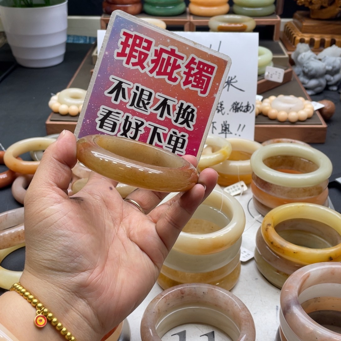 *****石英岩玉未镶嵌手镯