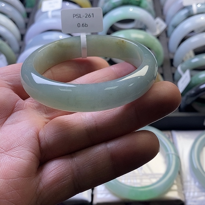 翡翠未镶嵌手镯11、正