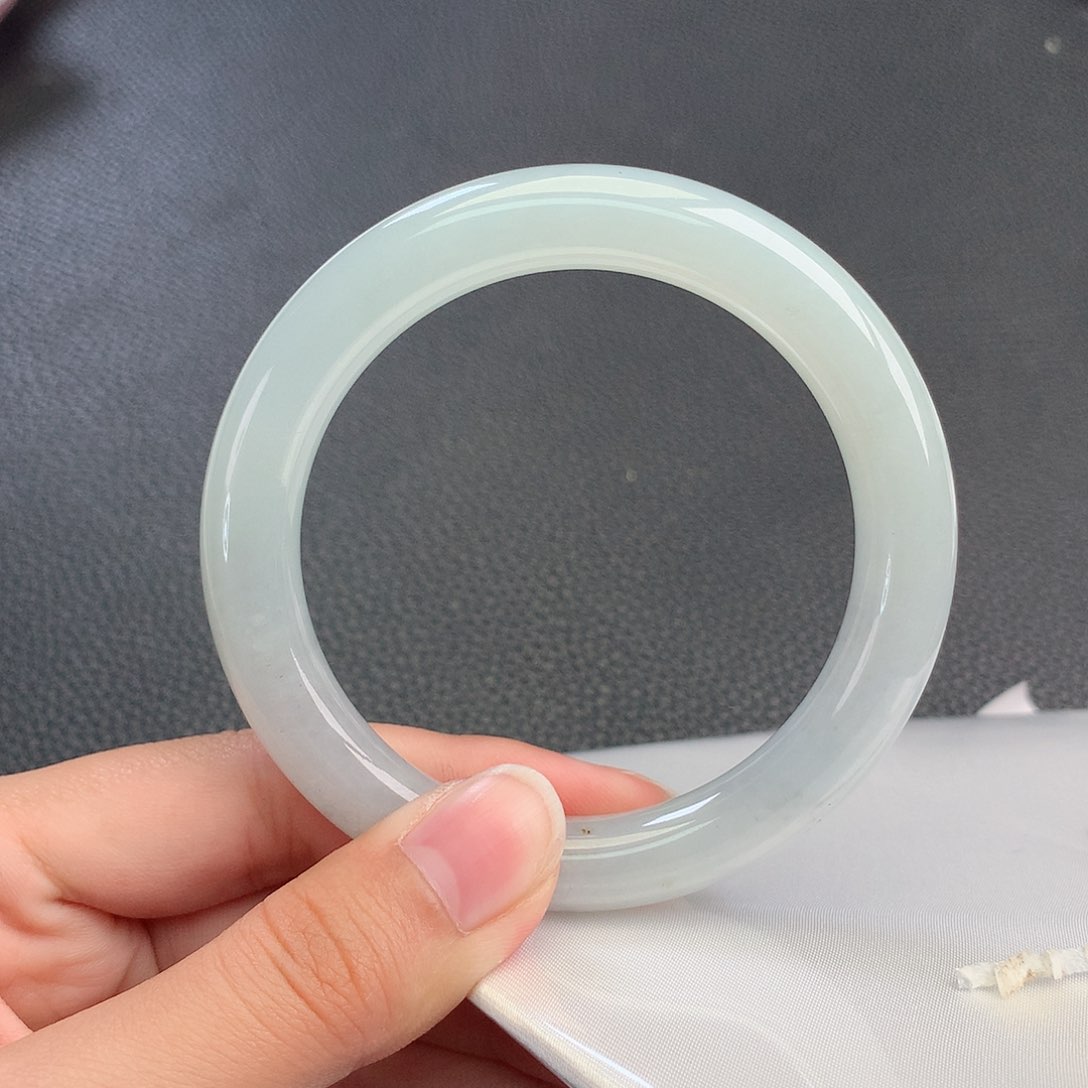 翡翠手镯未镶嵌56.8 翡翠手镯70