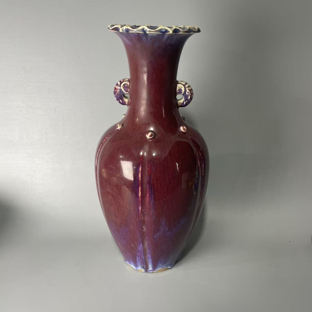 郎红窑变象耳花口瓜菱瓶