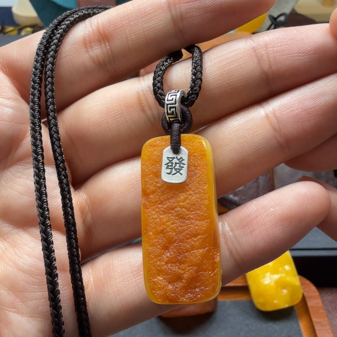 琥珀吊坠(赠链)未镶嵌