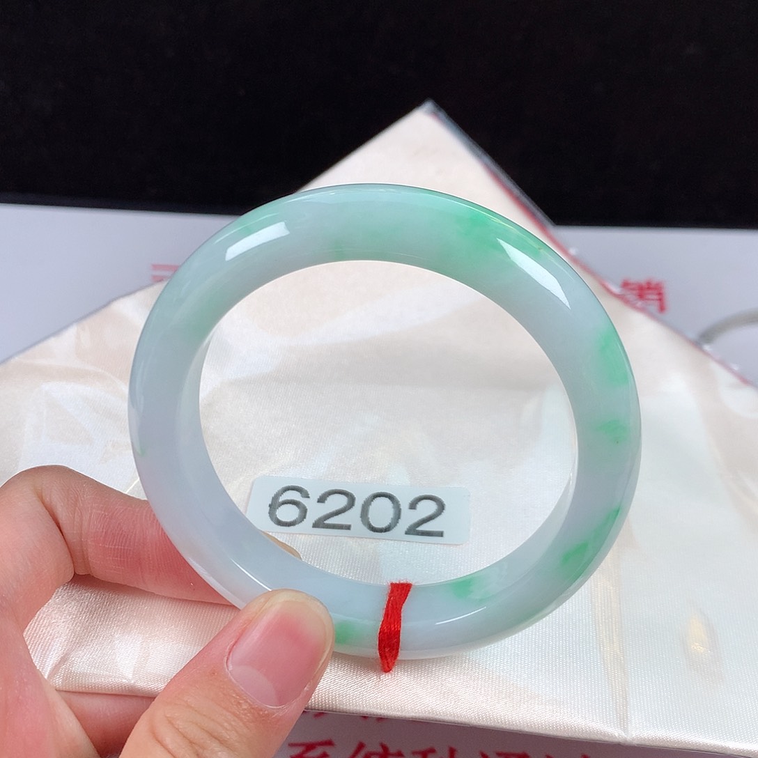 【闪购商品】翡翠手镯未镶嵌56圈口