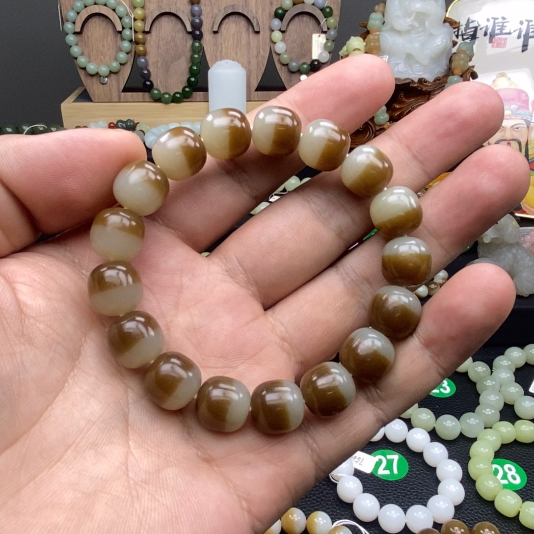 和田玉手链未镶嵌今**候卡12