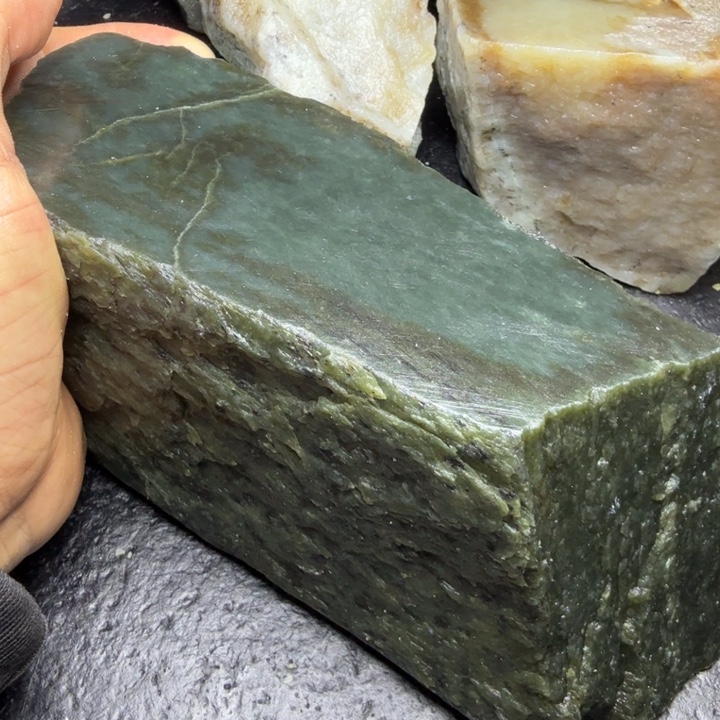 和田玉（糖玉）未镶嵌珠宝奇石