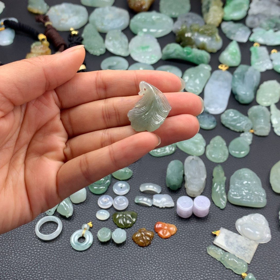 翡翠颈饰未镶嵌银杏叶