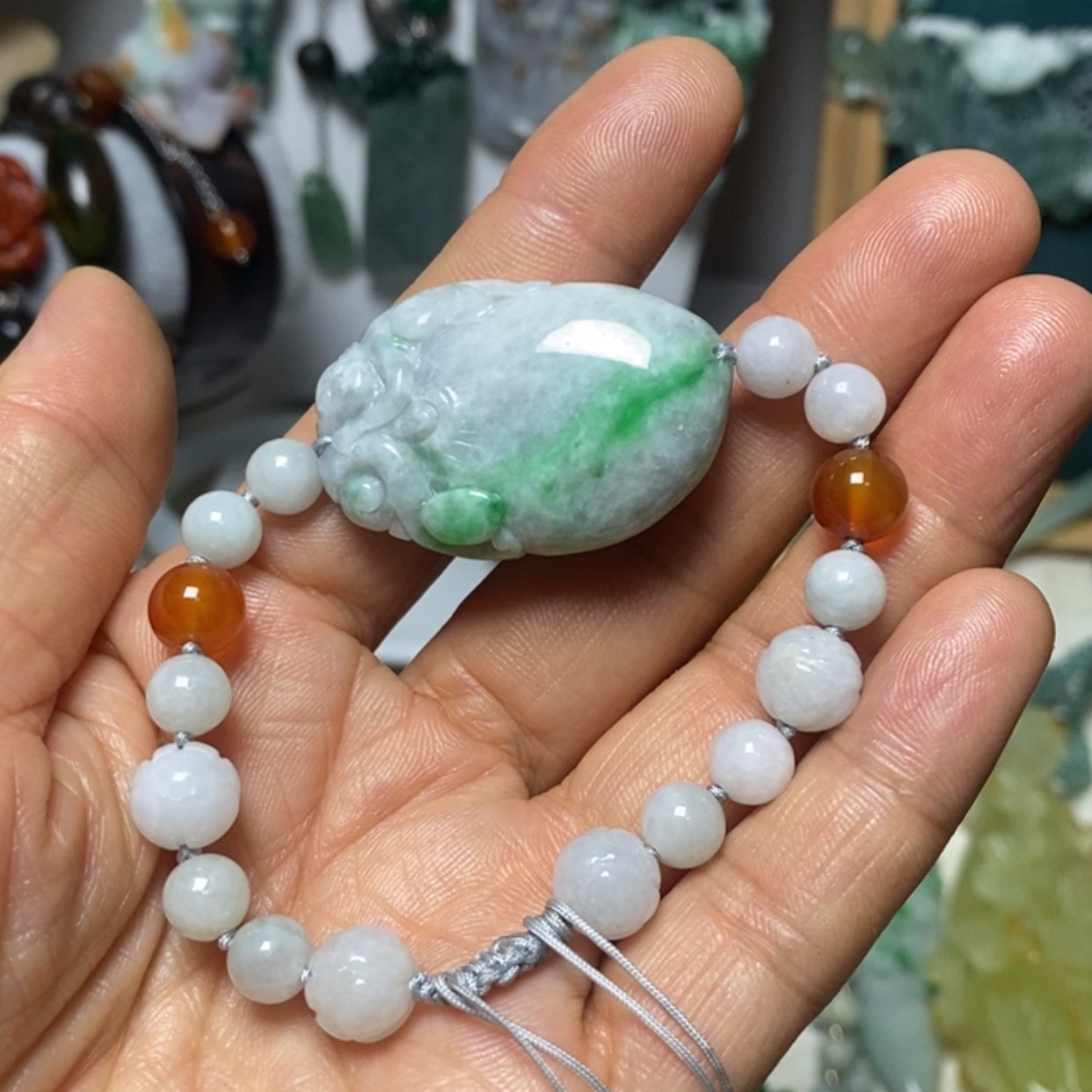 【闪购商品】翡翠吊坠(赠链)未镶嵌