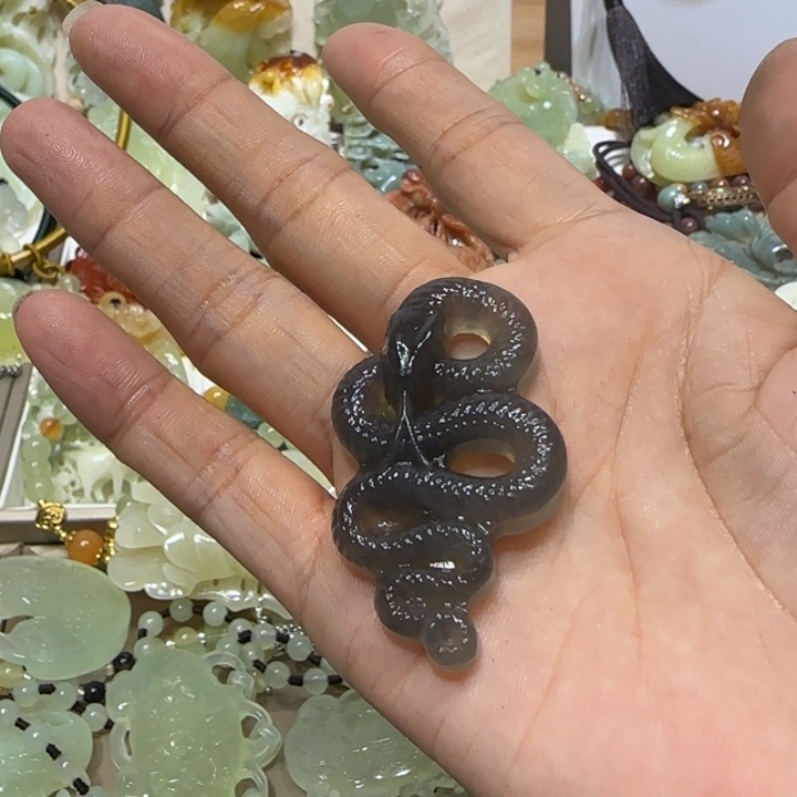 蛇纹石玉吊坠未镶嵌