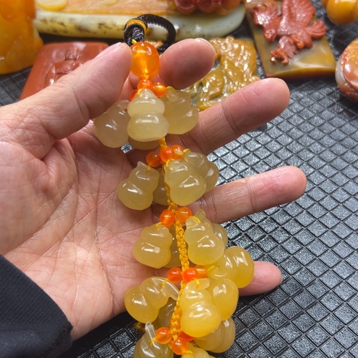 石英质玉（黄龙玉）颈饰未镶嵌