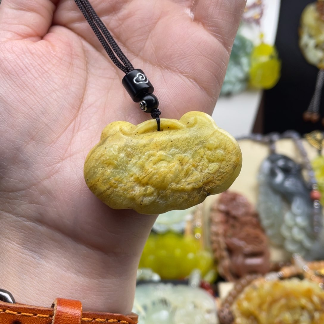 未镶嵌蛇纹石玉颈饰