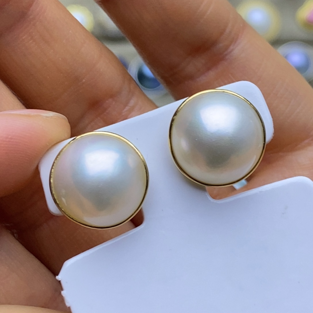 拼合珍珠（马贝珠）耳饰18K金镶嵌