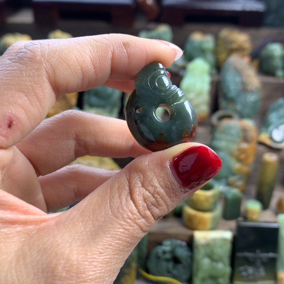 岫岩河磨玉（透闪石质玉）挂件未镶嵌