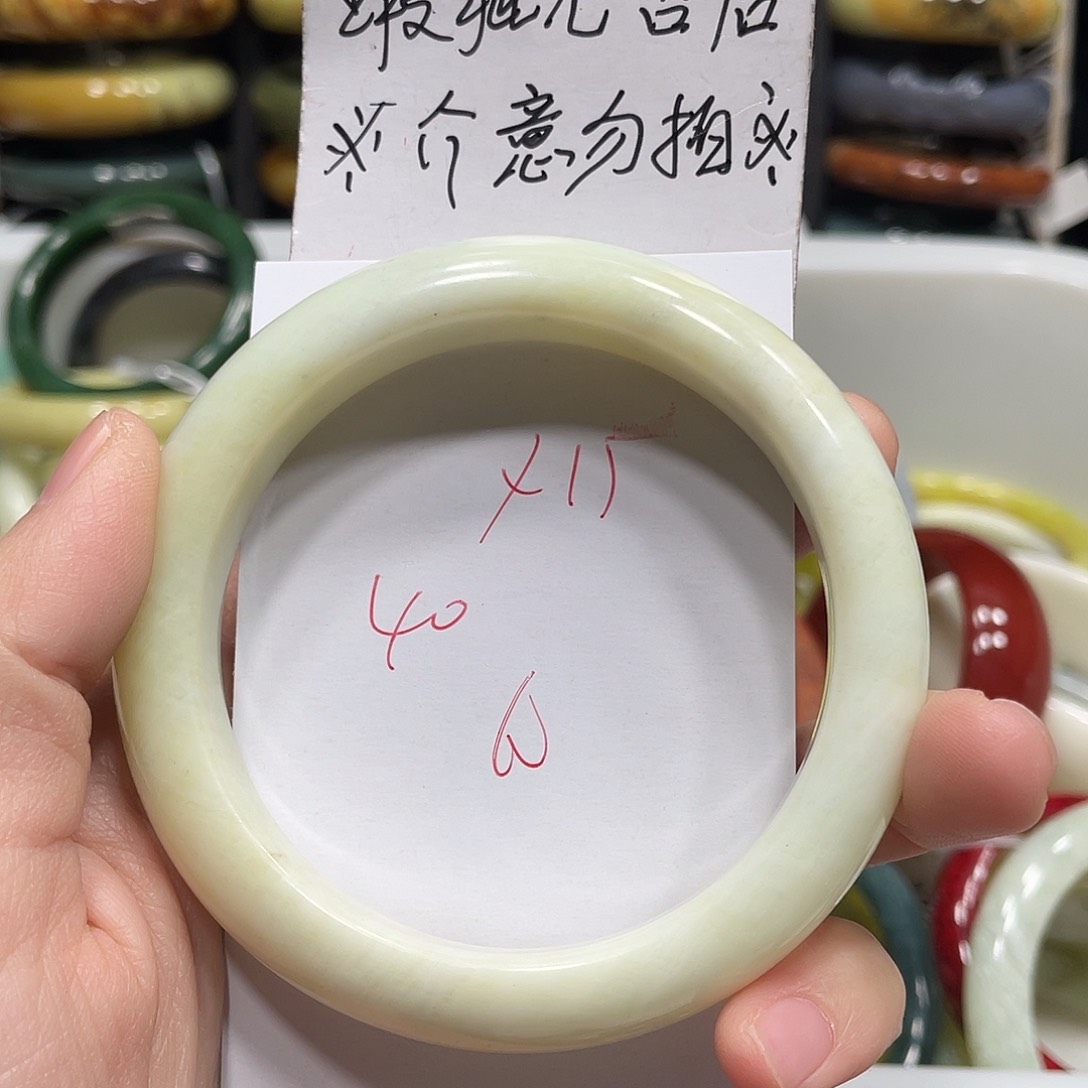 蛇纹石玉手镯未镶嵌