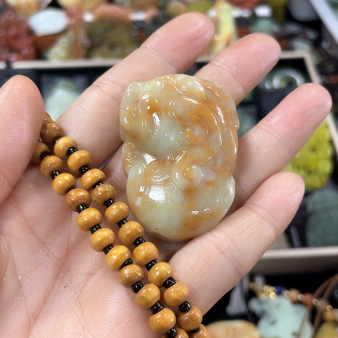 蛇纹石玉颈饰未镶嵌