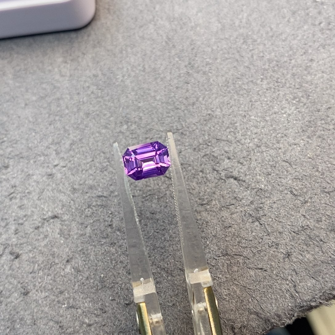 彩色蓝宝石裸石1.57ct 吉尔德 无烧薰衣草