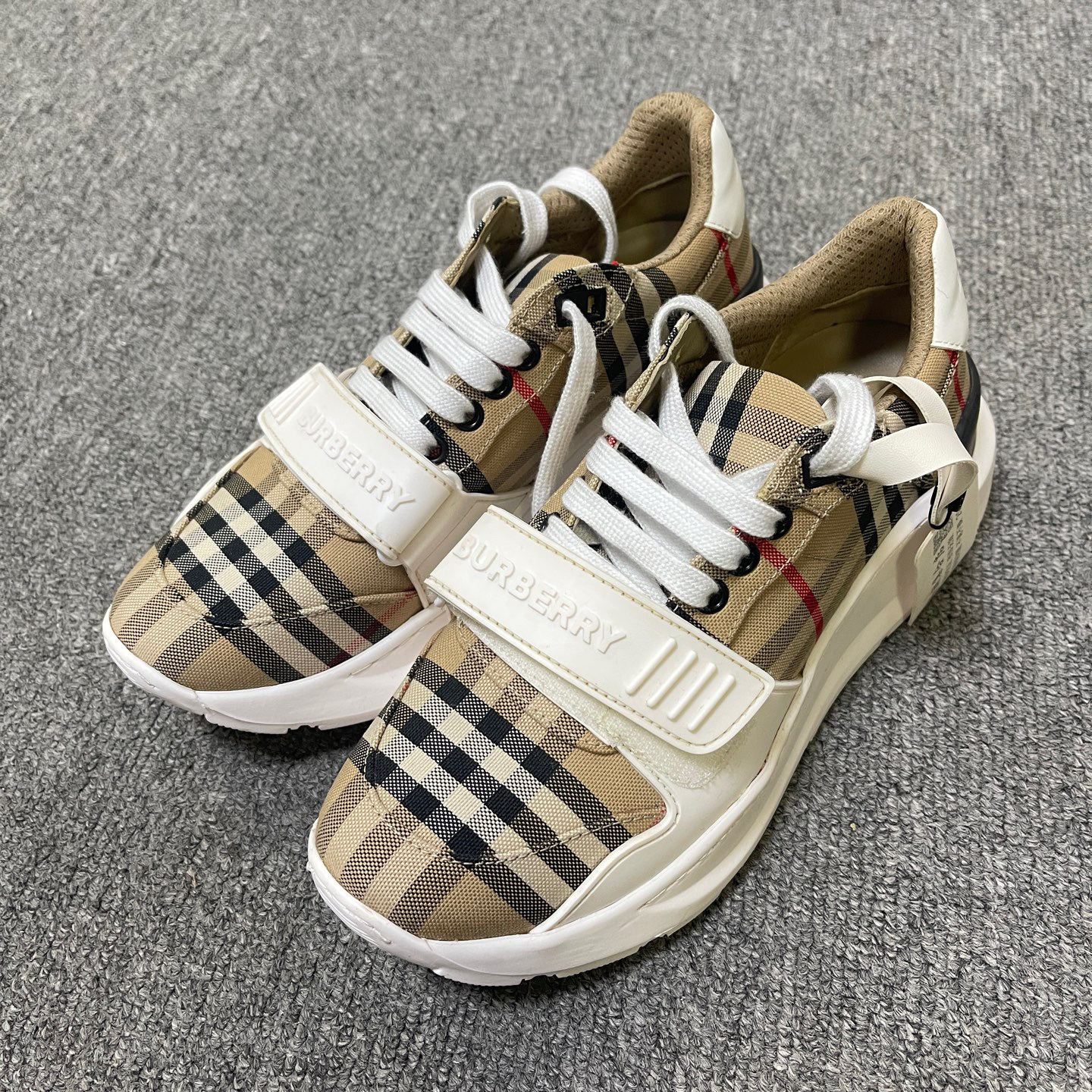 95新 BURBERRY/博柏利 舒适百搭低帮老爹鞋 37码/20148