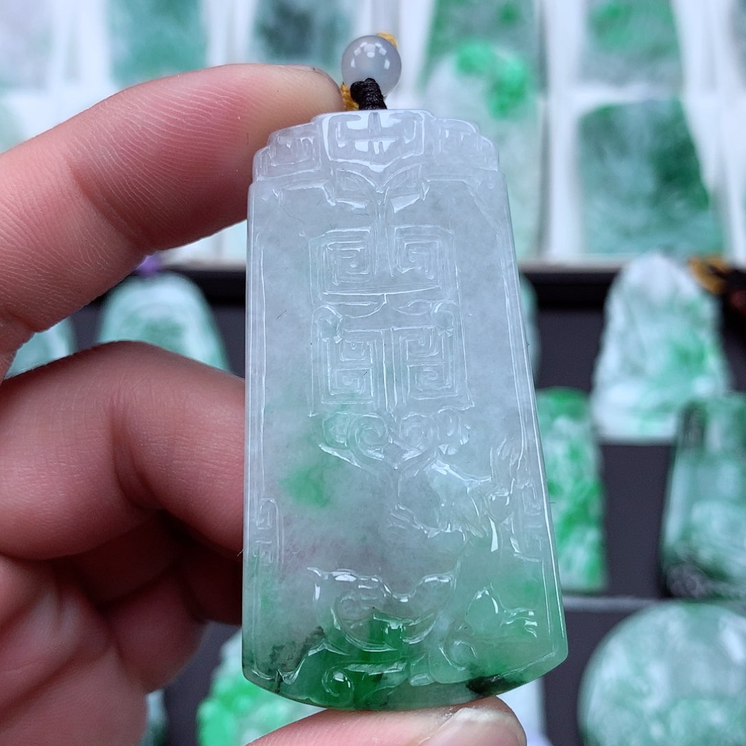 翡翠颈饰未镶嵌翡翠吊坠