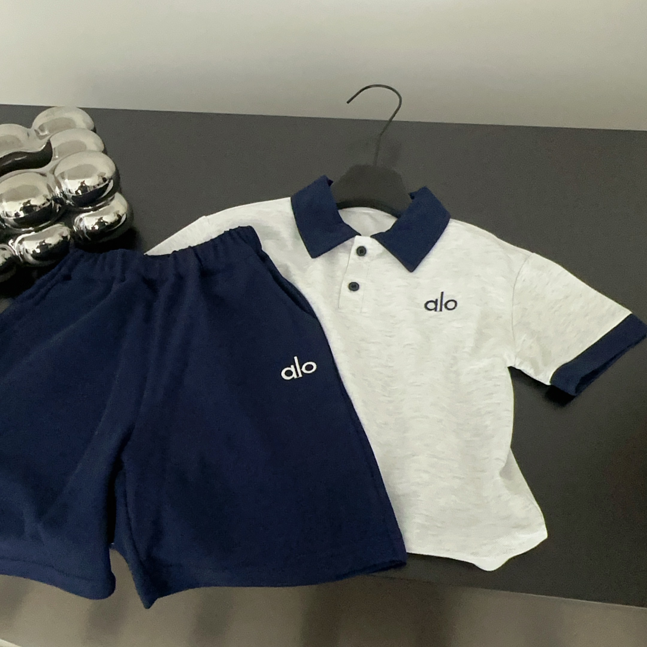 【两个小盆友】2025夏款中小童韩版时尚撞色POLO衫短裤休闲套装1681