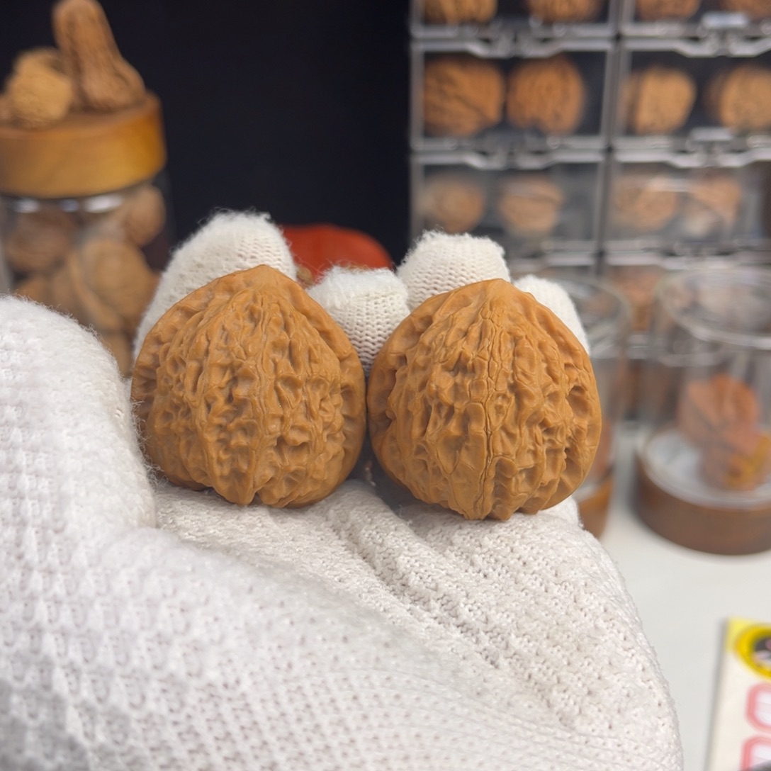 文玩核桃吊坠金牛