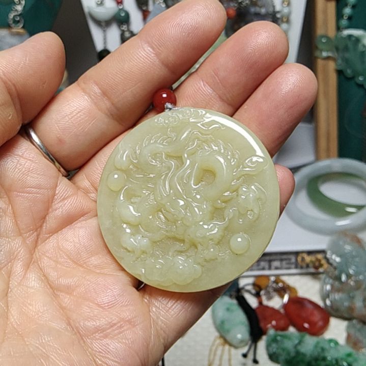 蛇纹石玉吊坠未镶嵌