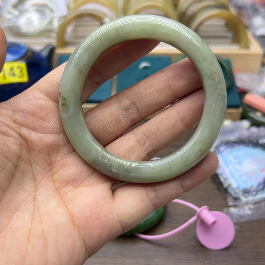 和田玉未镶嵌手镯55.6圈围197