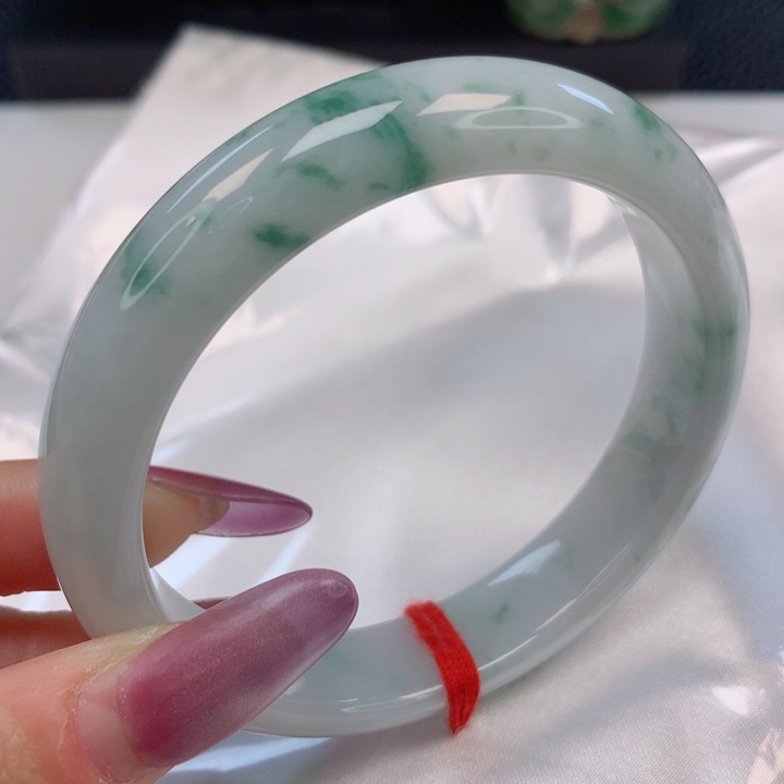 翡翠手镯未镶嵌59圈