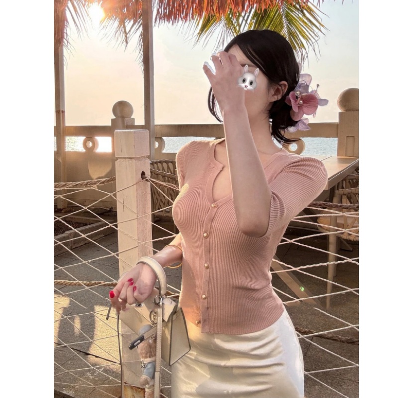 粉色纯欲风v领中袖冰丝针织衫女夏季修身显瘦独特超好看短袖上衣