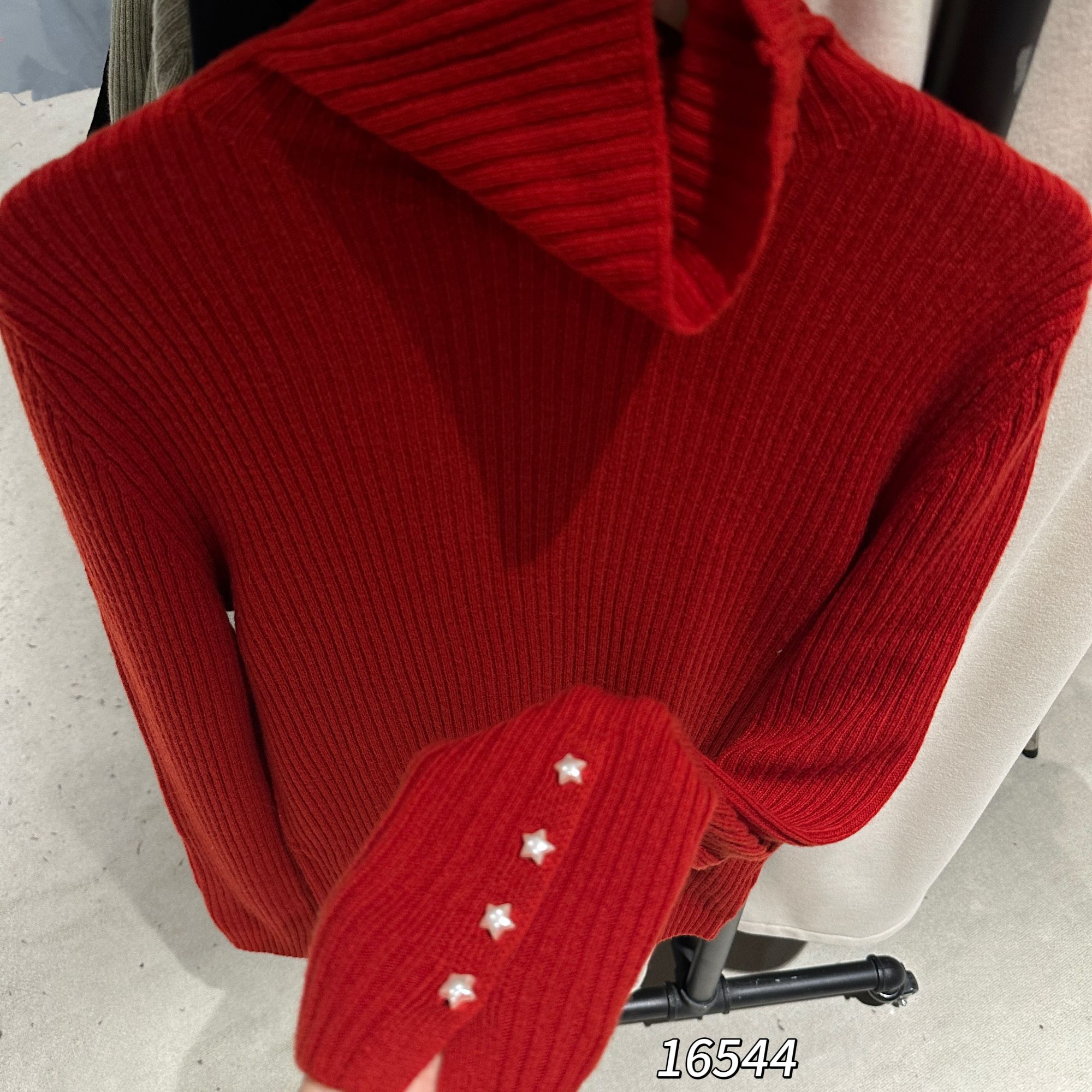 16544（部分无水洗唛，介意慎拍）WANGDAN手袖五角星扣高领针织衫