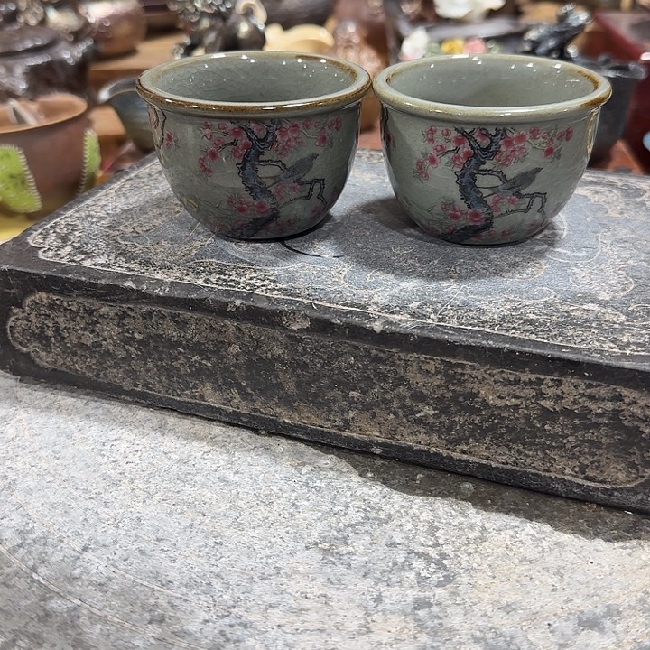 主人杯一个，瓷。。。品茗