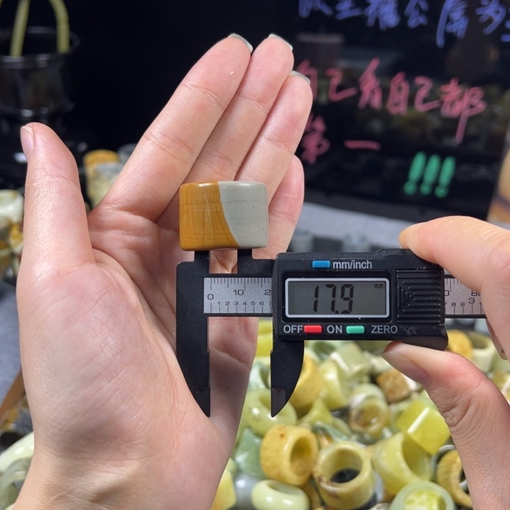 蛇纹石玉未镶嵌戒指