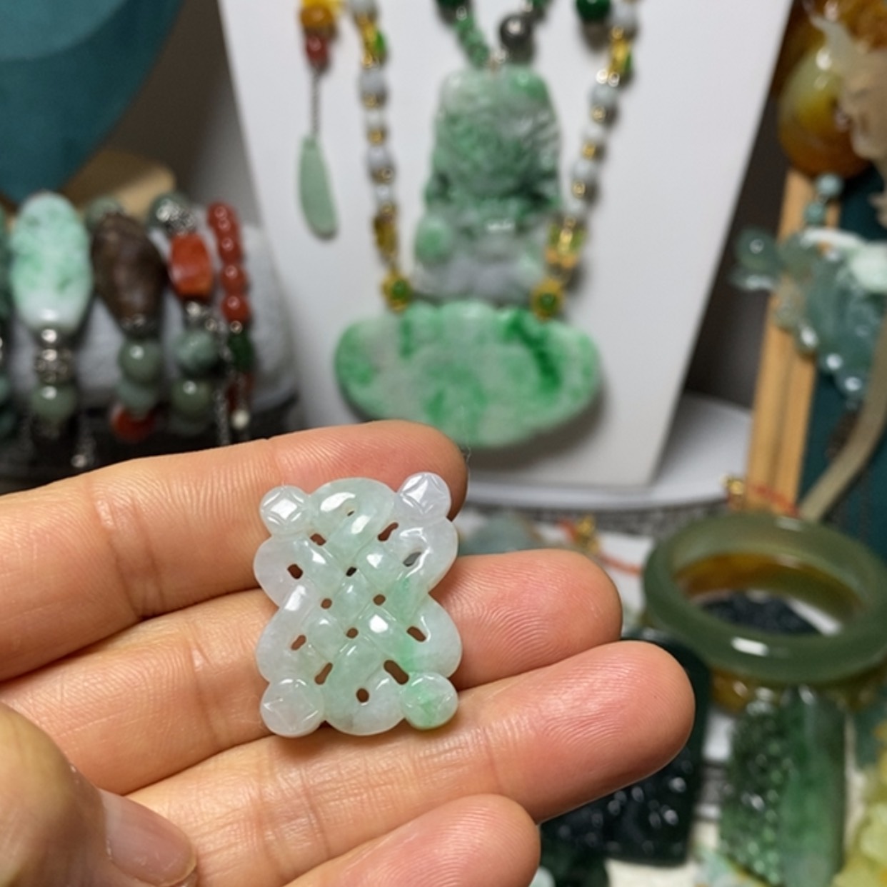 【闪购商品】翡翠吊坠(赠链)未镶嵌