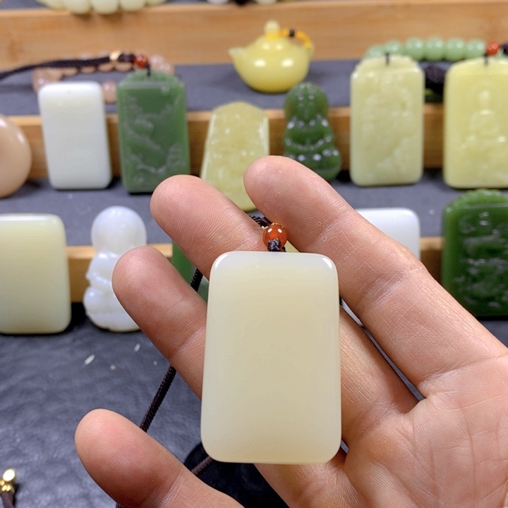 和田玉（青白玉）吊坠(赠链)未镶嵌