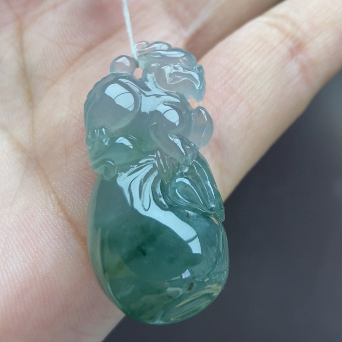 翡翠未镶嵌颈饰钱袋