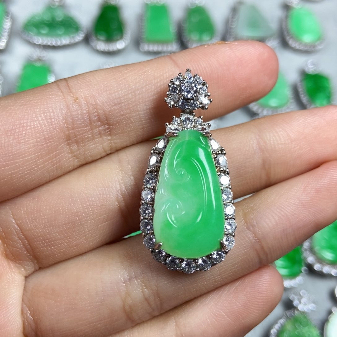 颈饰未镶嵌翡翠如意