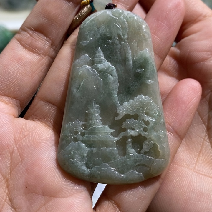 翡翠颈饰未镶嵌翡翠