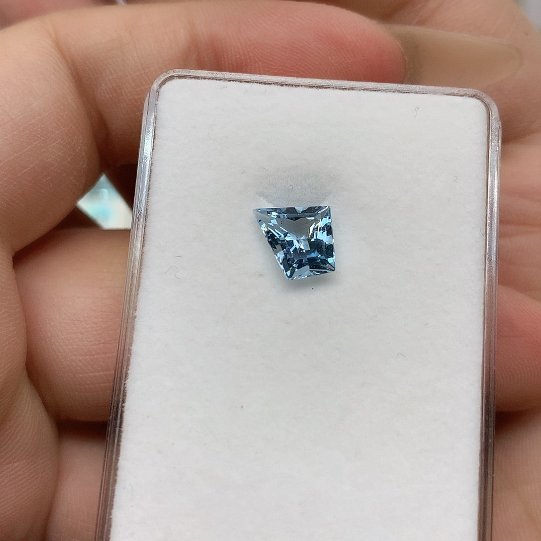 海蓝宝石裸石未镶嵌异形切圣玛利亚海蓝宝裸石福利1.25ct
